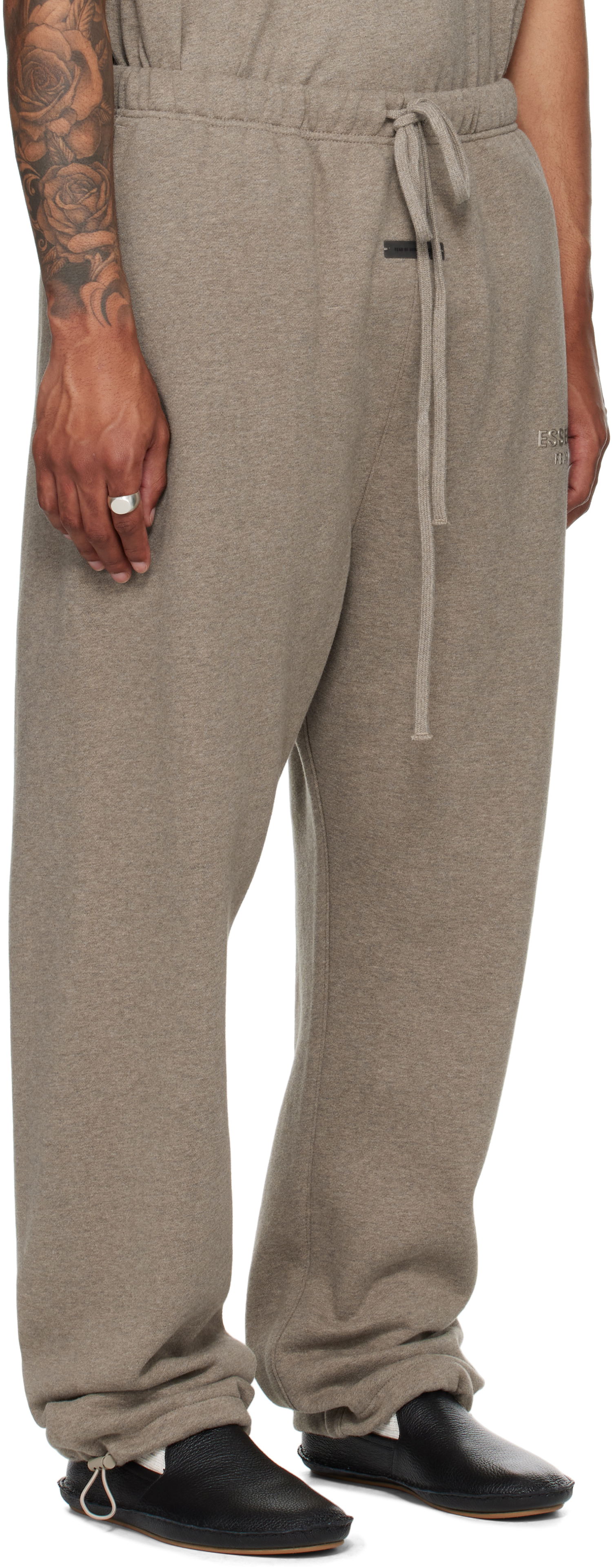 Trenirka Fear of God Fear of God ESSENTIALS Relaxed Fleece Sweatpants Siva | 130SP258223F, 1