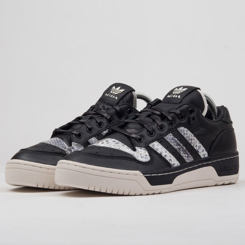 Superge in čevlji adidas Originals UAS Rivalry LO Črna | B37112