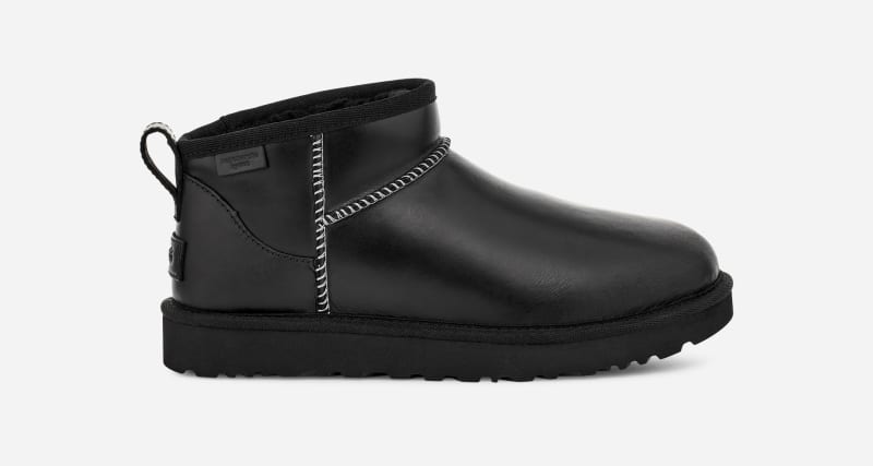 Superge in čevlji UGG Classic Ultra Mini Leather Regenerate Boot Črna | 1163490-BLK