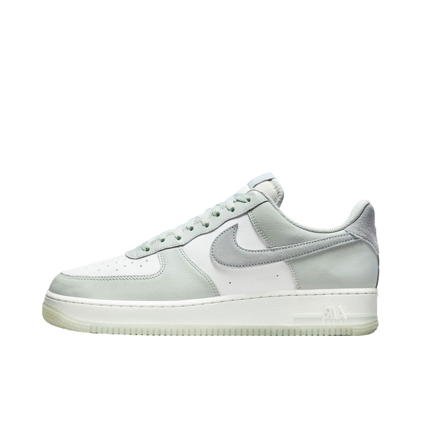 Superge in čevlji Nike Air Force 1 '07 Light Silver Pumice Kovinski | FJ4170-003