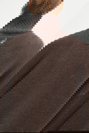 Pleteni pulover JW Anderson JW Anderson Two Tone Patch Pocket Turtleneck Sweater Večbarvna | KW1402.YN0367, 4