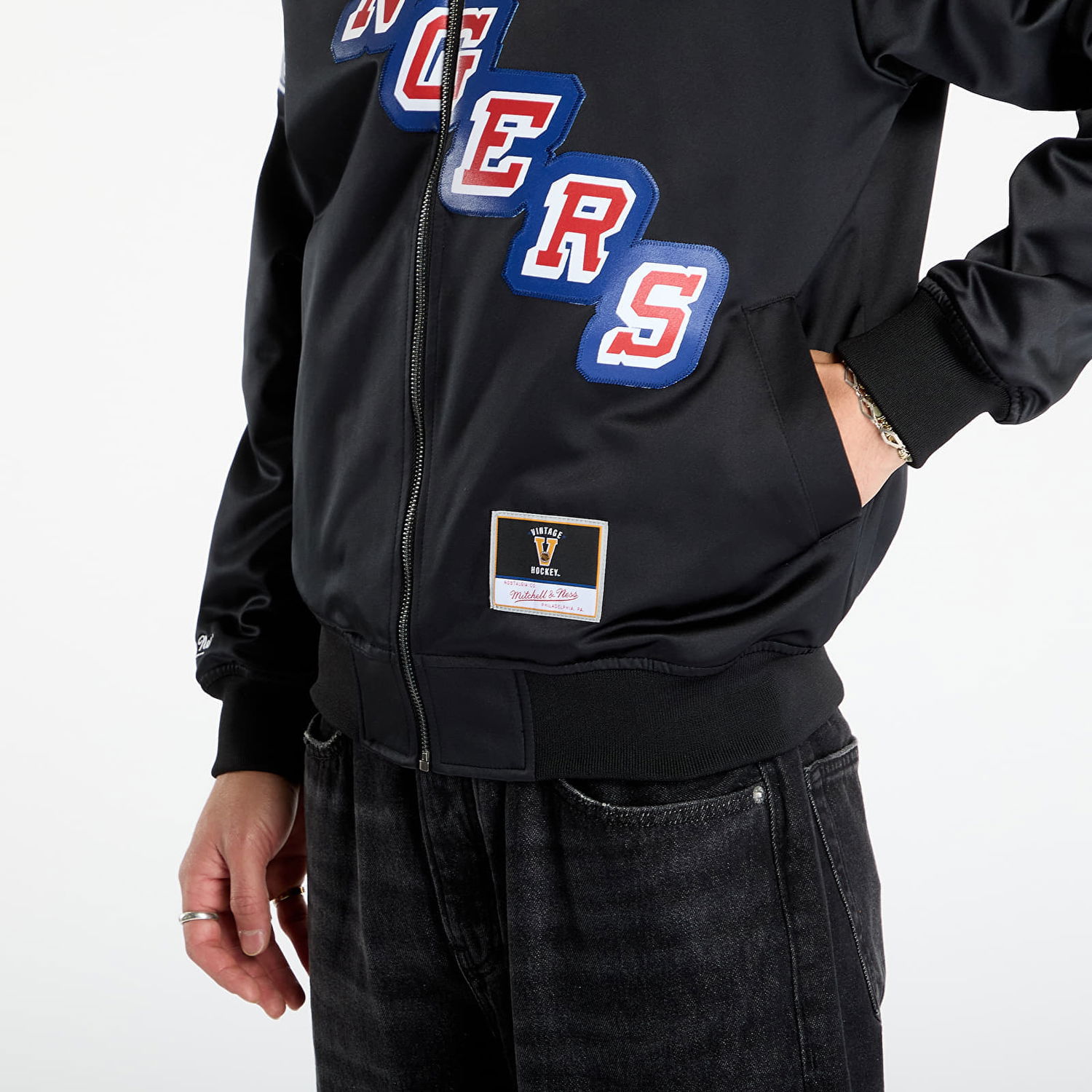 Bomber jakna Mitchell & Ness Maxxed Out NHL Rangers Mark Messier Satin Jacket Črna | JK11279-NYABLCK, 1