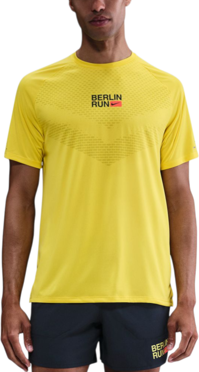 Majica Nike Nike Stride Berlin Marathon T-Shirt Rumena | ih4069-718
