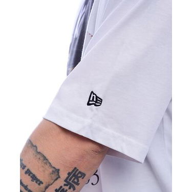 Majica New Era New Era MLB NY Yankees Script Graphic Tee Bela | 60596279, 2