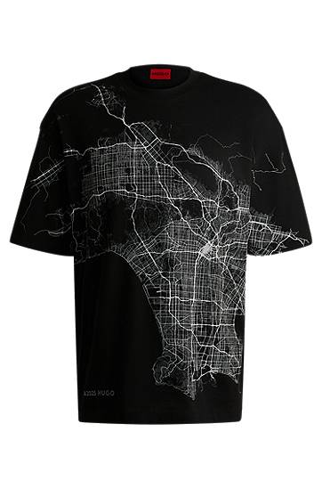 Majica BOSS HUGO Men's Relaxed-Fit T-Shirt with Glow-in-the-Dark City Map Print Črna | 50538955