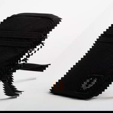 Torba za čez ramo Fred Perry Fred Perry Nylon Badge Small Side Bag Črna | L1194 102, 2