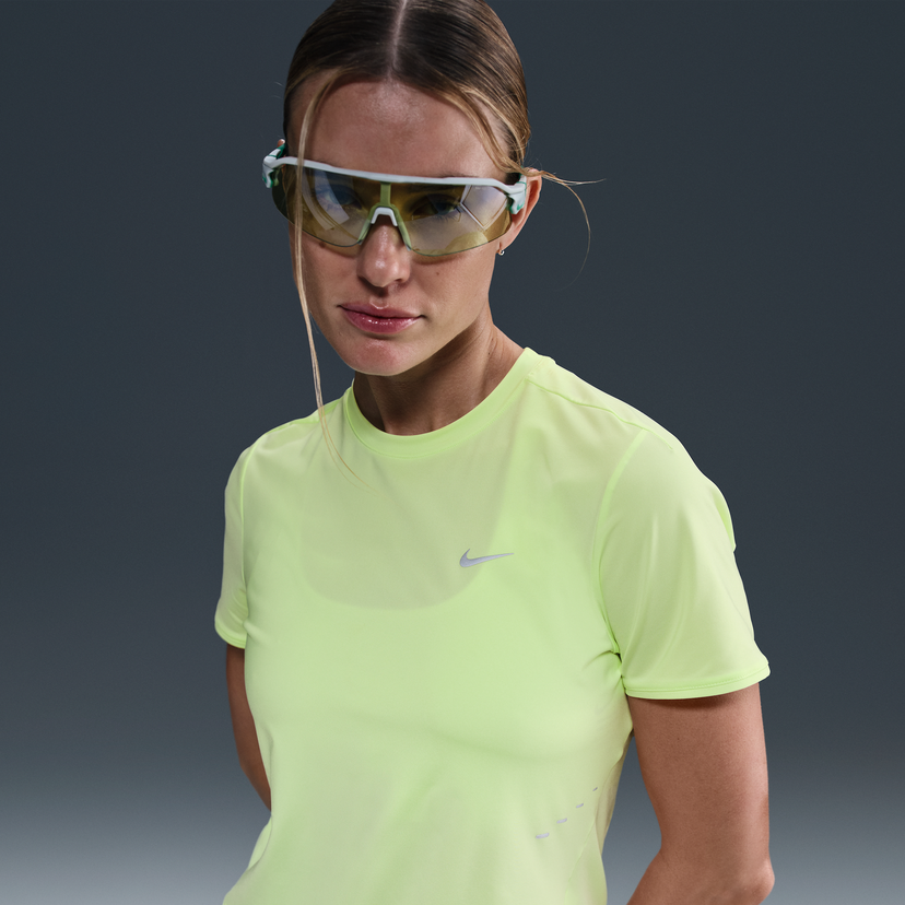 Majica Nike Swift Dri-FIT Short Sleeve Running T-Shirt Rumena | HM9698-701