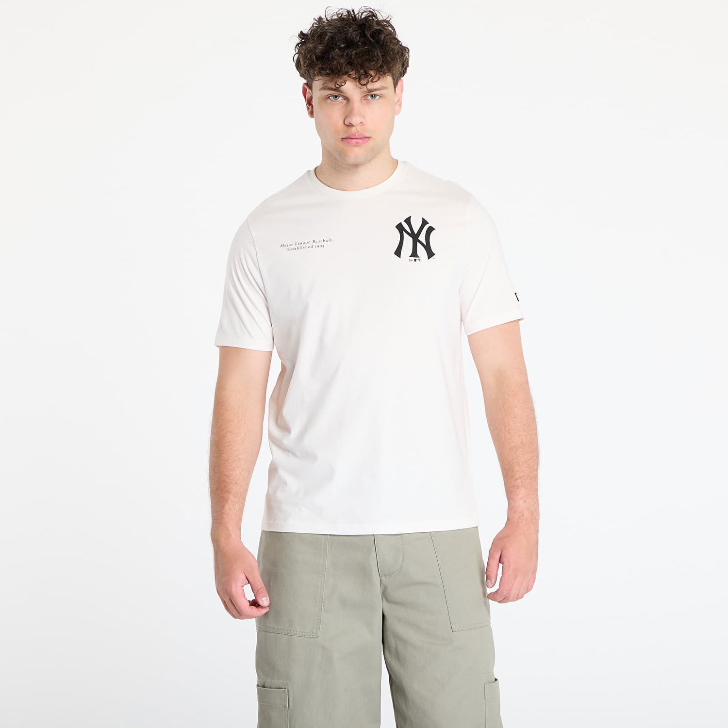 Majica New Era New Era New York Yankees Arch Graphic Regular Tee Bela | 60667714, 0