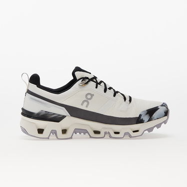 Superge in čevlji On Running Cloudwander Waterproof Bela | 93.98184, 2