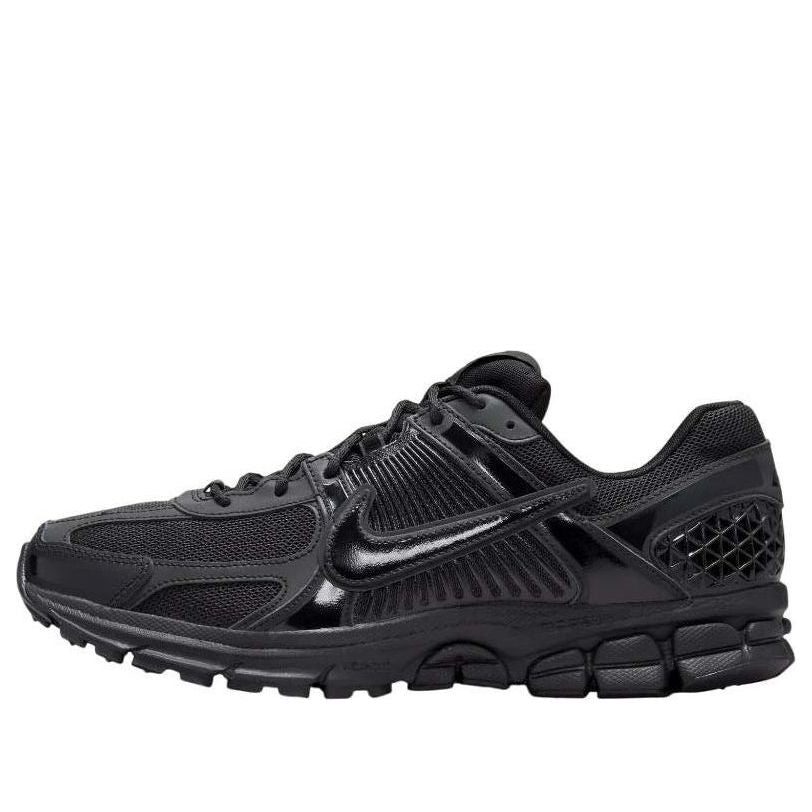 Superge in čevlji Nike Air Zoom Vomero 5 Dover Street Market Črna | FZ3313-001