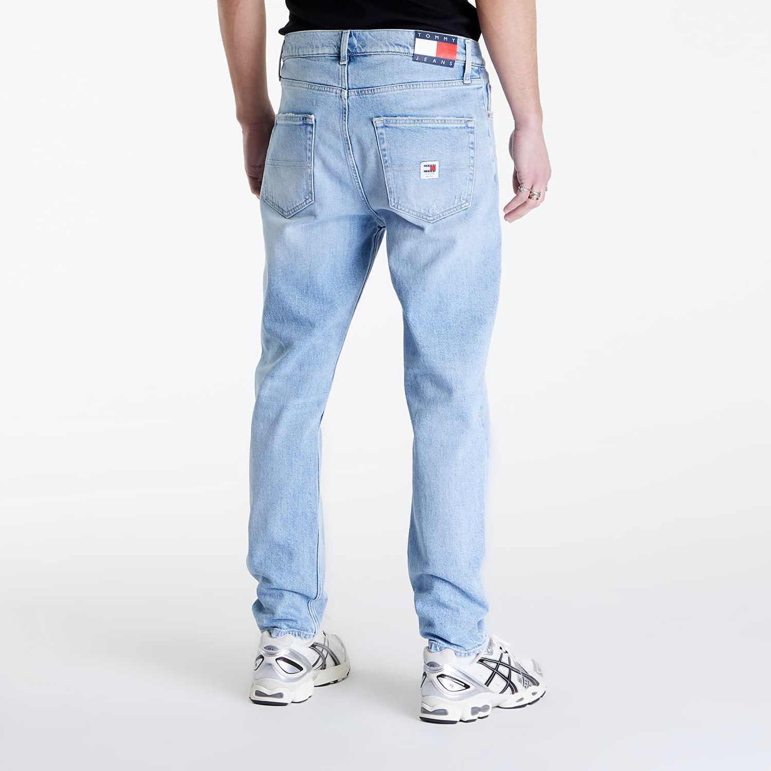 Hlače in kavbojke Tommy Hilfiger Tommy Jeans Dad Jean Regular Tapered B Modra | DM0DM18718 1AB, 1