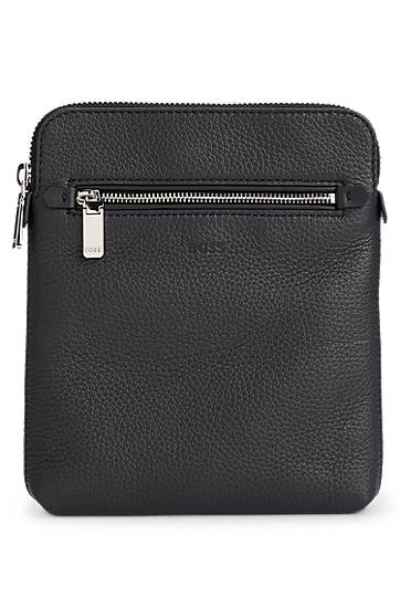 Torba za čez ramo BOSS Grained Italian Leather Envelope Bag with Embossed Logo and Front Zip Pocket Črna | 50529289