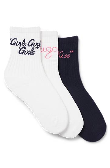 Nogavice BOSS Three-Pack Ribbed Ankle Socks with Slogans Bela | 50543152