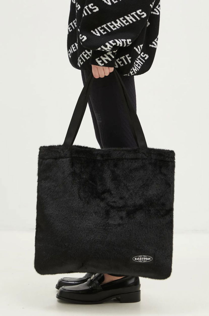 Tote bag EASTPAK Eastpak Charlie Fuzzy Tote Bag Črna | EK0A5BCK2Q81