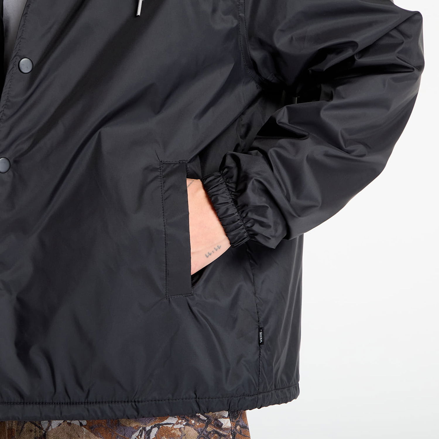 Jakna Vans Riley Hooded Coaches Jacket Črna | VN000P75BLK, 1
