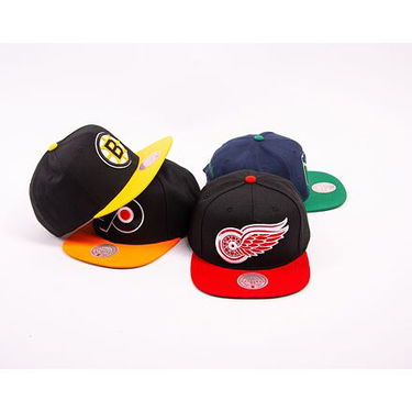 Kapa Mitchell & Ness Detroit Red Wings Two Tone Snapback Hat Rdeča | HHSS5367-DRWYYPPPBKRD, 2
