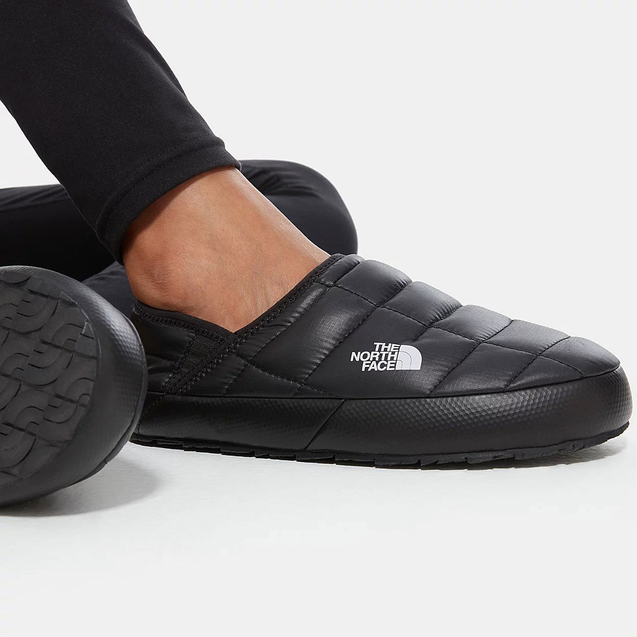 Superge in čevlji The North Face ThermoBall Traction Mule W Črna | NF0A3V1HKX71, 1