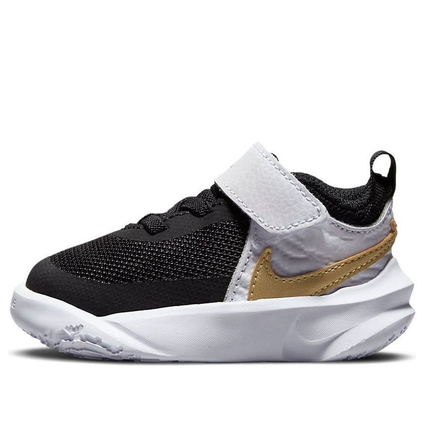 Superge in čevlji Nike Nike Team Hustle D10 Bela | CW6737-002