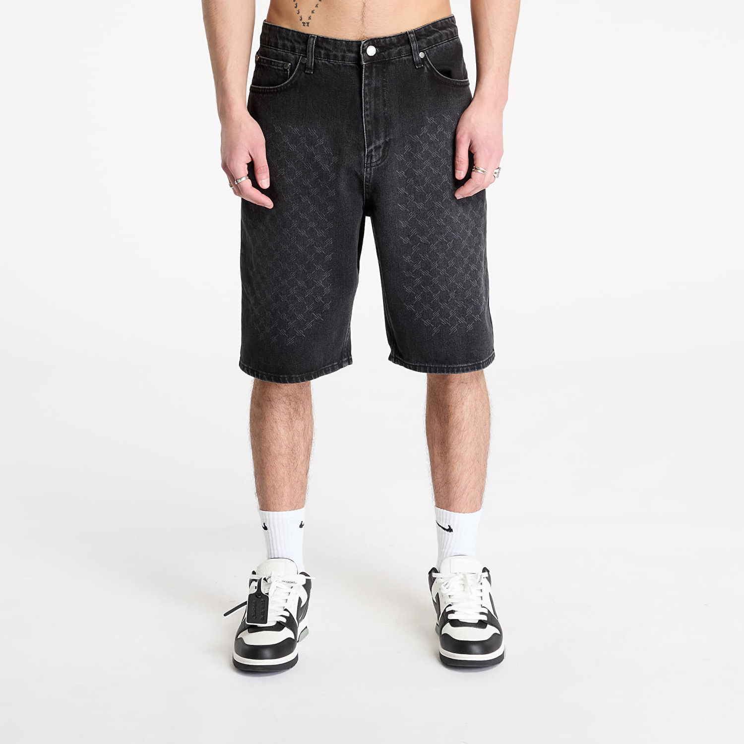 Kratke hlače DAILY PAPER Daily Paper Laser Monogram Denim Shorts Črna | 2511132, 0